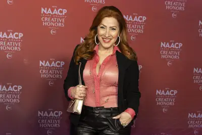 Lisa Ann Walter reveals how her 'Abbott' character stays true to Philly and why she loves doing stand-up here