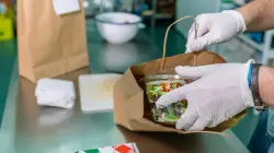 Restaurants may be banned from handing out ketchup packets, napkins under Delaware bill